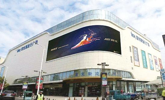 Outdoor LED display installation 6