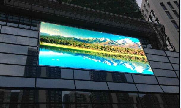 Outdoor LED display installation 7